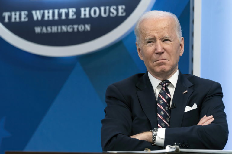 Biden anuncia sanciones en respuesta al inicio de la invasión rusa de