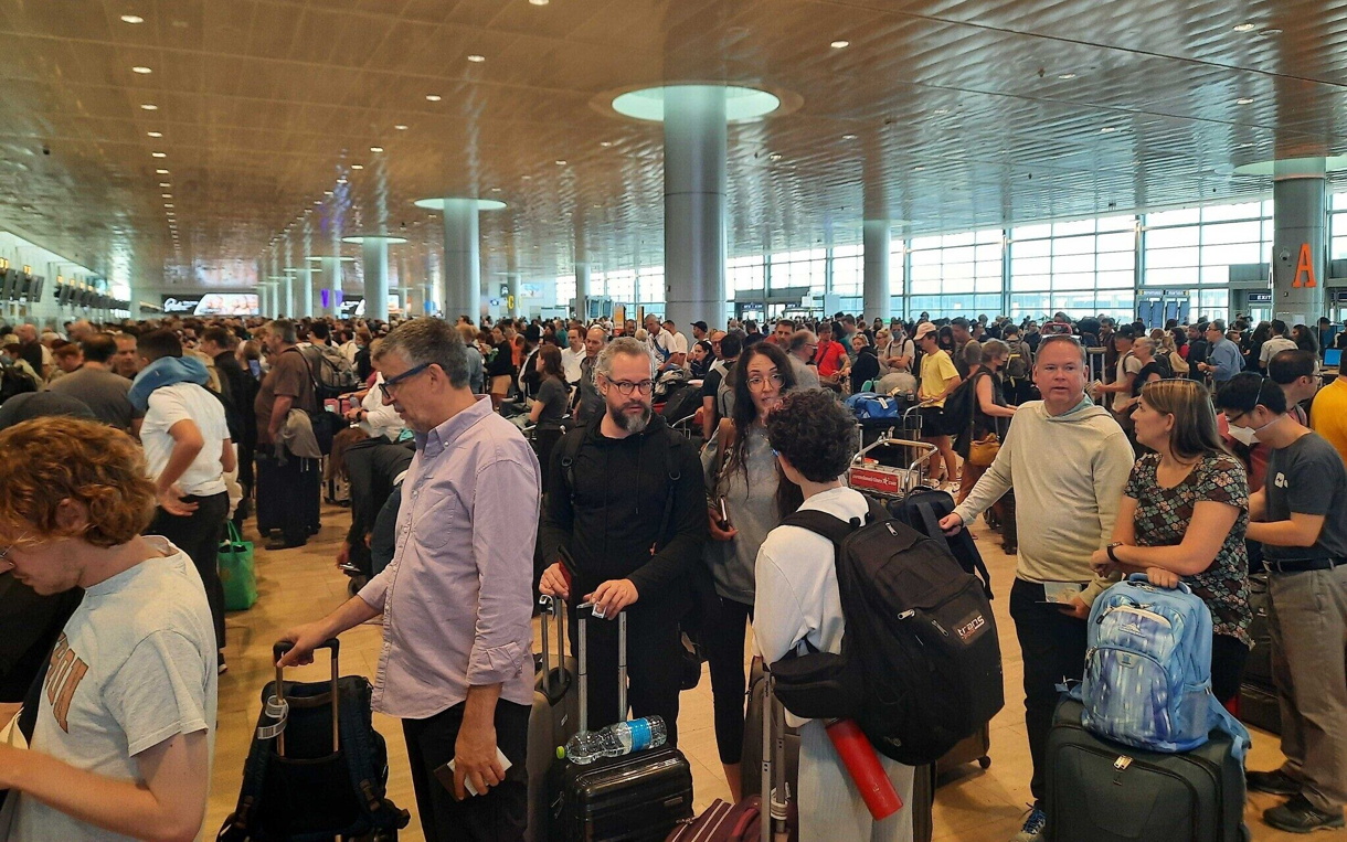 El jefe del aeropuerto Ben Gurion se disculpa por el caos en el aeródromo