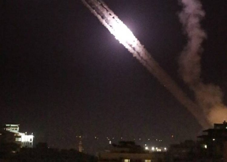 Cohete disparado desde Gaza explota en el aire antes de llegar a Israel