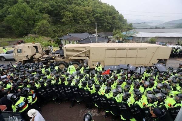 La llegada del THAAD a Corea del Sur fue recibida con protestas de grupos pacifistas (Reuters)
