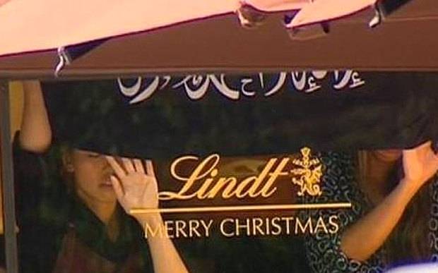 Rehenes de un terrorista musulmán en 2014 en Lindt Cafe siege e Sídney, Australia.