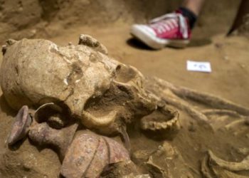 Arqueólogos en Israel desentierran un cementerio filisteo con 145 esqueletos enteros