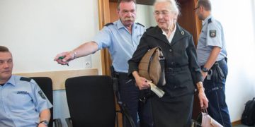 Ursula Haverbeck condenada a dos años por negar la Shoah en Alemania