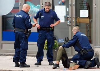 Ataque con cuchillo en Finlandia, un muerto y ocho heridos