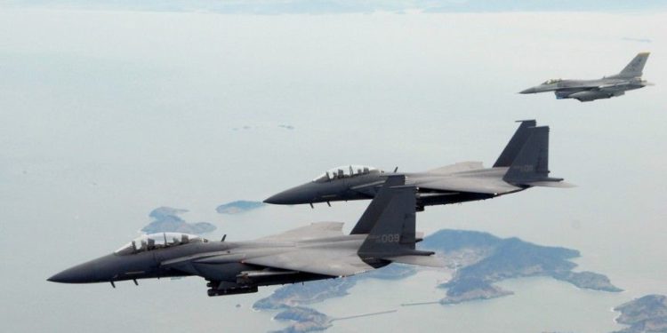 Corea del Sur realizó ejercicios de bombardeos aéreos cerca a frontera con Corea del Norte