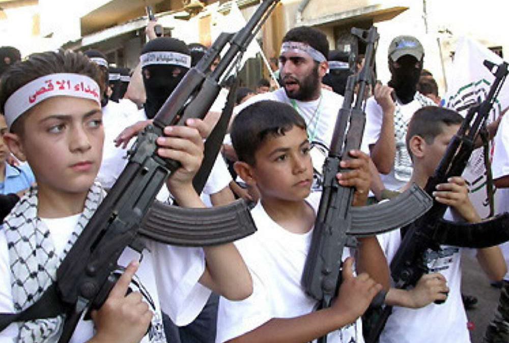 Hamas utiliza a niños como escudos humanos, e Israel es culpado