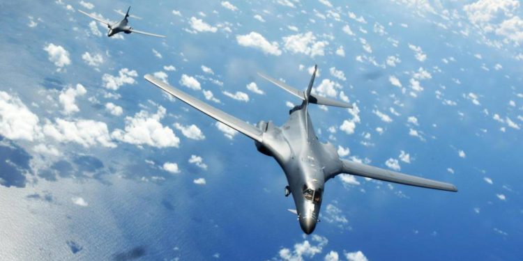 Dos-bombarderos-estrat%C3%A9gicos-de-EE.UU_.-sobrevuelan-Corea-del-Sur-750x375.jpg