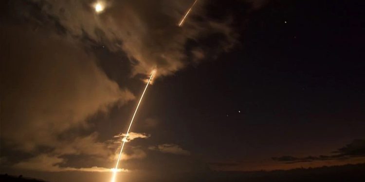 El misil balístico “objetivo” fue lanzado desde la base de Kauai, en Hawai (Latonja Martin/Missile Defense Agency)