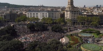 Después del ataque, el rabino principal de Barcelona dice que su comunidad está condenada