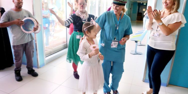 Niña siria supera el cáncer con ayuda de médicos israelíes
