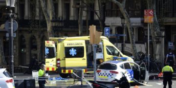 Barcelona: muere en un tiroteo terrorista que atropelló a policías en la Diagonal