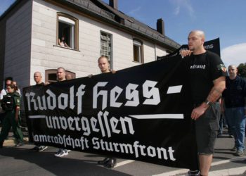 500 neonazis honraron a Rudolf Hess, lugarteniente de Hitler en Alemania