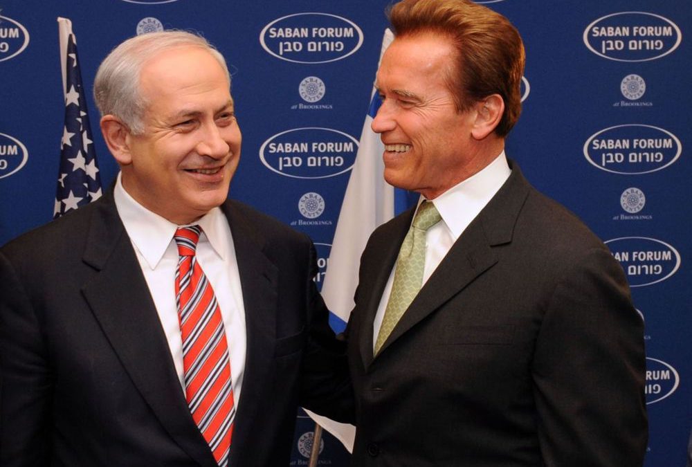 Arnold Schwarzenegger donó un millón de dólares para la compra de material sanitario