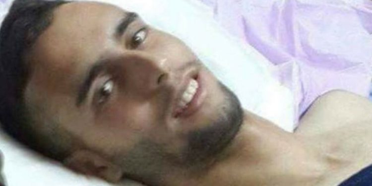 Terrorista islámico Omar al- Abed sonríe mientras es atendido en un hospital israelí.