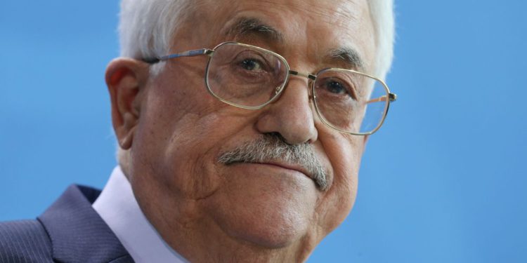 Abbas aprueba orden de encarcelamiento a críticos de la Autoridad Palestina