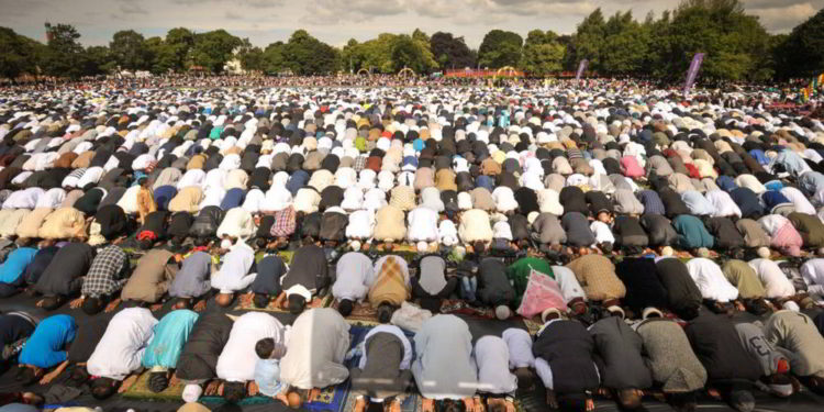 Londres: 423 mezquitas activas y 500 iglesias cerradas