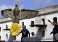 Uruguay sopesa el destino del águila nazi gigantesca rescatada del mar
