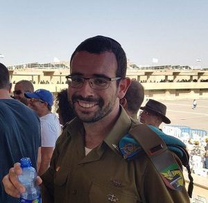 El teniente Avshalom Armoni, uno de los dos soldados de las FDI muertos en un accidente de entrenamiento el martes 26 de septiembre de 2017 (cortesía)