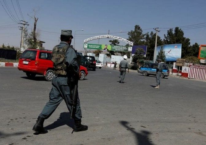 La policía afgana asegura los alrededores del aeropuerto (Reuters)