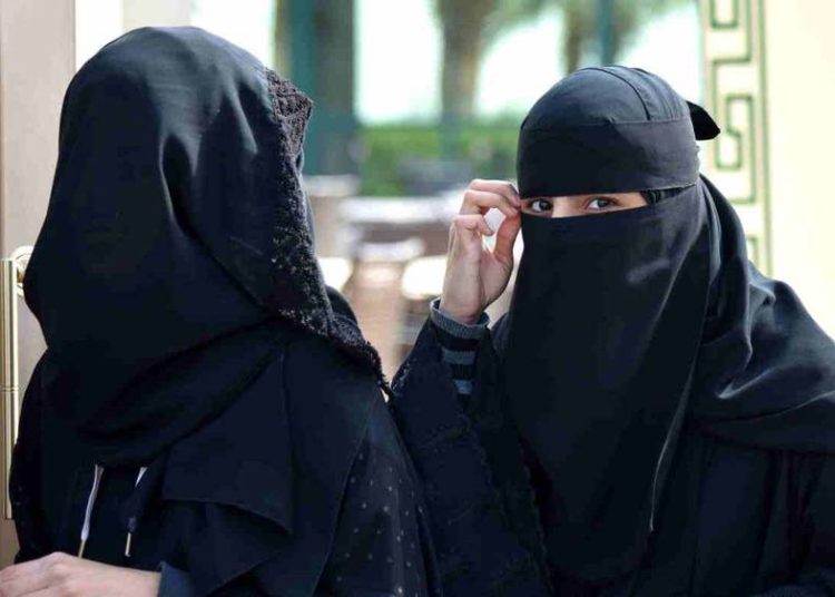Arabia Saudita permitirá que las mujeres viajen al extranjero sin permiso