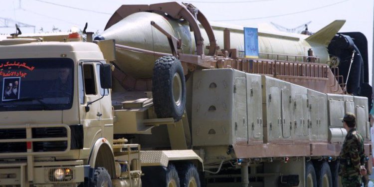 Irán presenta nuevo misil balístico capaz de transportar varias cabezas nucleares