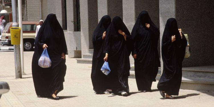 Las ocho cosas que las mujeres todavía no pueden hacer en Arabia Saudita