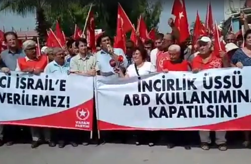 Los partidarios de la protesta ultra nacionalista del Partido de la Patria Turca frente a la embajada israelí en Ankara contra lo que afirman son intentos de establecer un Segundo Israel en el Kurdistán iraquí, 15 de septiembre de 2017. (Captura de pantalla)