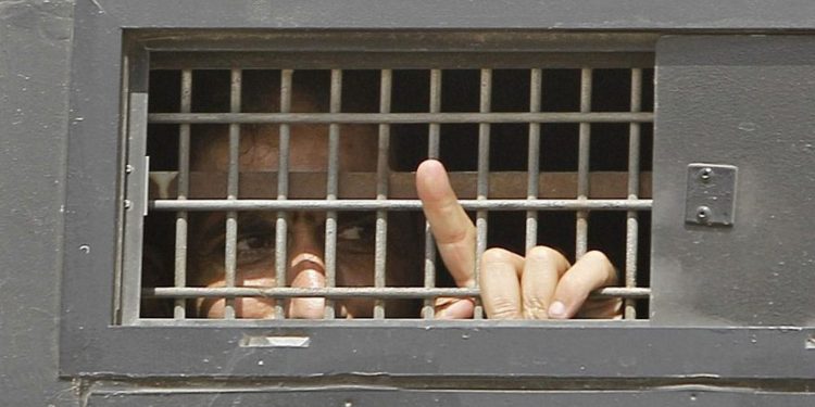 Terrorista encarcelado de Hamas hiere a guardia en cárcel de Jerusalem