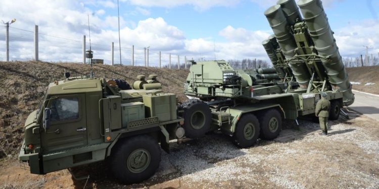 Rusia entregará el Sistema de Defensa de Misiles S-400 a Turquía en julio, dice el Kremlin