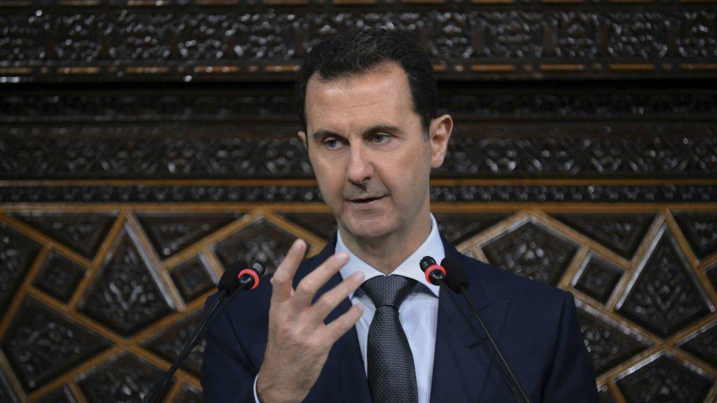 El presidente sirio Bashar Assad se dirige al parlamento recientemente elegido en Damasco, Siria, el 7 de junio de 2016. (SANA, la agencia oficial de noticias siria, a través de AP)