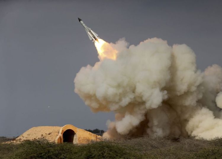 Informe: Irán intentó obtener misiles y tecnología nuclear 32 veces en 2016