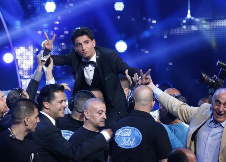 Ganador del premio “Arab Idol” canta: “Acuchillar a un judío te hace un héroe”