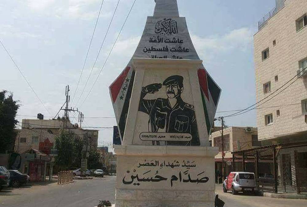 Ciudad de la Autoriad Palestina erige el monumento a Saddam Hussein