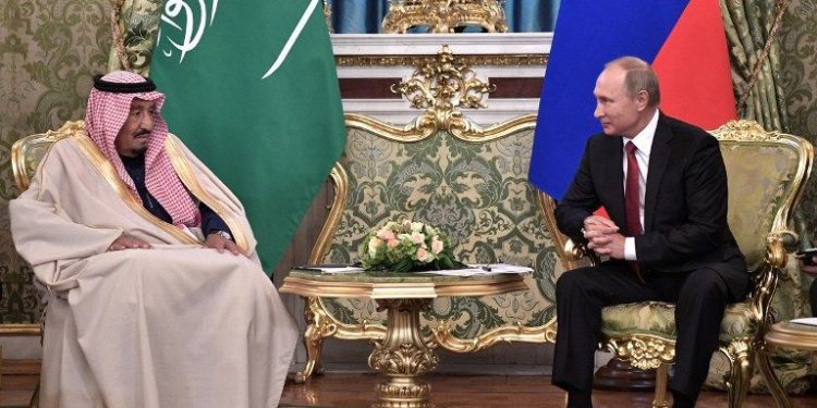 Histórica reunión entre Rusia y Arabia Saudita: firman millonario acuerdo de defensa