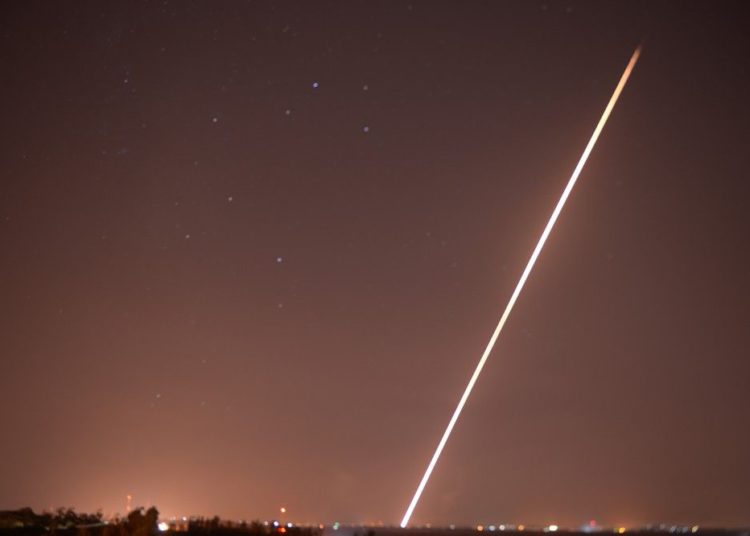 Terroristas de Gaza lanzan cohete contra Israel: estalló antes de ingresar