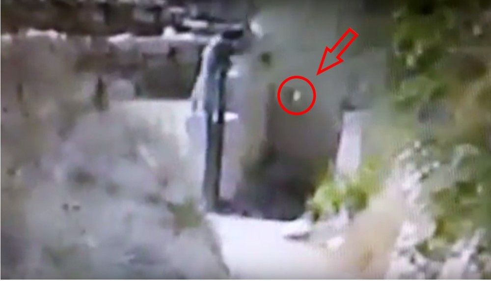 Terrorista árabe lanza una roca a un niño judío en la cabeza
