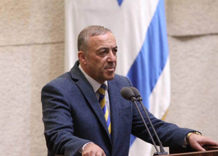 Un legislador druso israelí dice que 4 de los asesinados en los bombardeos en Hader son sus parientes