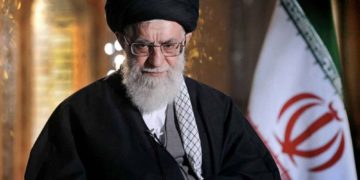 Líder supremo de Irán: “vincularse con los sionistas va contra el sagrado Corán”