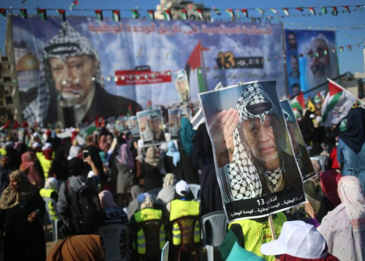 Decenas de miles conmemoran al architerrorista Arafat en la Gaza controlada por Hamas