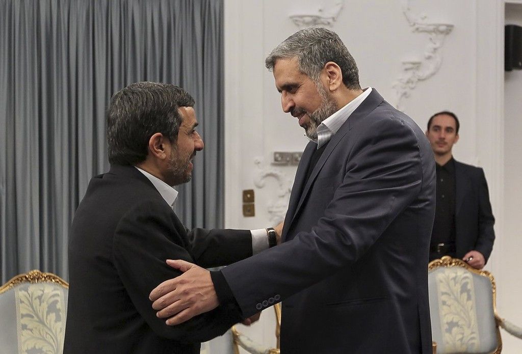 El jefe de la Jihad Islámica palestina, Ramadan Abdullah Shallah, se reúne con el ex presidente iraní Mahmoud Ahmadinejad en Teherán en febrero (foto: AP Photo / Ebrahim Seyyedi Oficina del Presidente iraní)