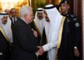 El presidente de la Autoridad Palestina Mahmoud Abbas se reúne con el rey saudí Salman en Riyadh el 7 de noviembre de 2017. (Thaer Ghanaim / Wafa)