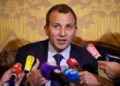 El ministro libanés de Asuntos Exteriores, Gebran Bassil, pronuncia una conferencia de prensa en París el 14 de noviembre de 2017. (AFP / Lionel BONAVENTURE)