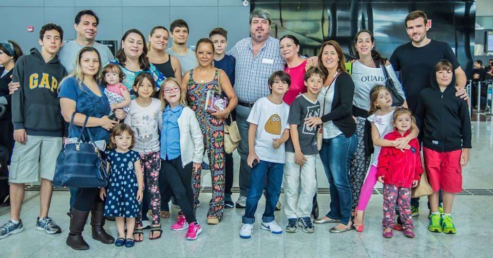 Inmigrantes de Brasil llegan a Israel a bordo de un vuelo organizado por la Agencia Judía para Israel (André Jerusalmy / cortesía)