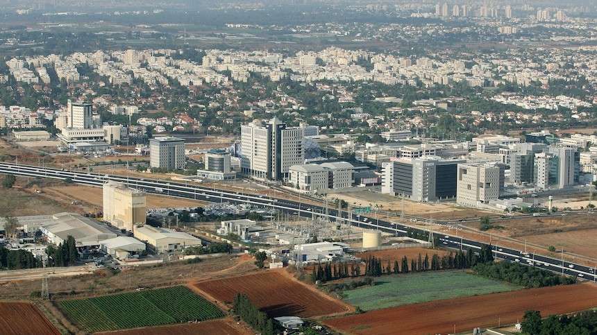 Vista aérea de la zona industrial de tecnología Ra'anana (Crédito de la foto: Moshe Shai / FLASH 90)