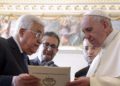 Abbas insta al Papa Francisco a intervenir contra el movimiento de la embajada
