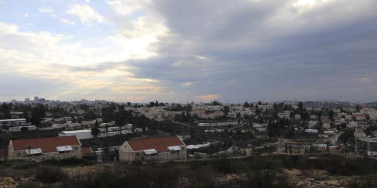 Una vista general del asentamiento de Beit El Judea y Samaria cerca de Ramallah, 16 de febrero de 2017. (AP Photo / Tsafrir Abayov)
