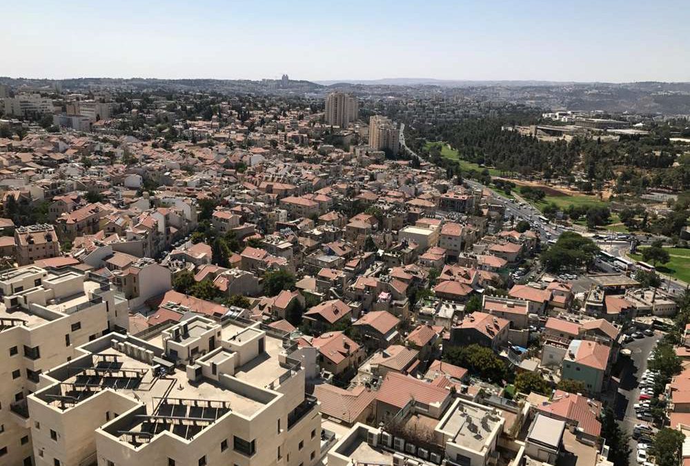Vista del oeste de Jerusalén, 8 de septiembre de 2017. (Stuart Winer / Times of Israel)