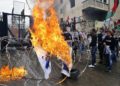 Manifestantes anti Israel intentan entrar en la embajada de Estados Unidos en Beirut