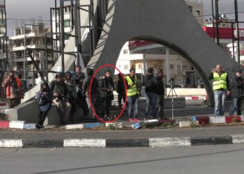 Terrorista musulmán que apuñaló a guardia de frontera fingió ser periodista