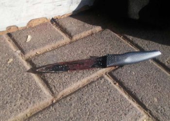 Un cuchillo utilizado en un apuñalamiento terrorista islámico en el que un guardia de seguridad israelí resultó gravemente herido en Jerusalén el 10 de diciembre de 2017. (Policía de Israel)